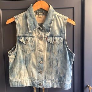 Levi’s Sleeveless Trucker Style Denim Vest- Size M